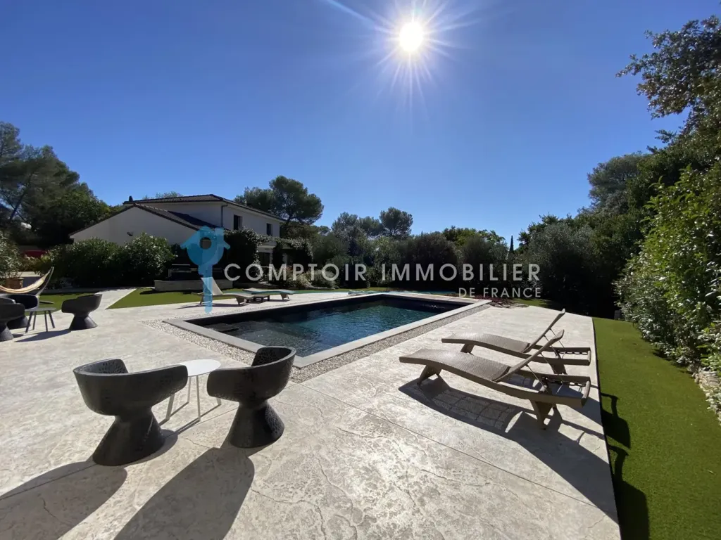 Bassein - Luxury Villa with Pool in Nîmes