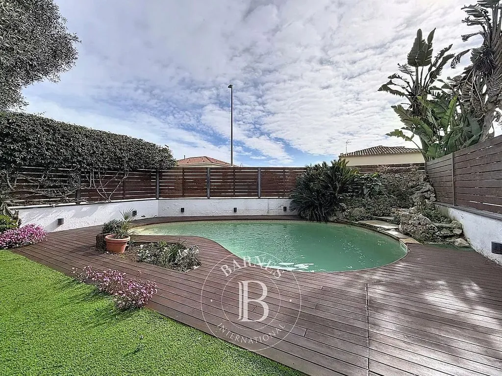 Piscine - Luxury House with Pool in Santa Susanna