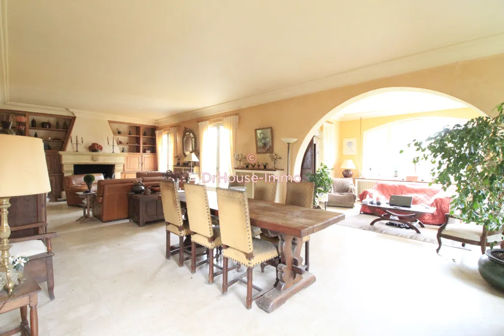 Sala da pranzo - 10-Piece Manor with Marble Features in Beaumont-le-Roger