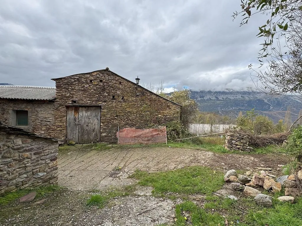 Välivaade - Ancient Borda with South Views in Bisaurri