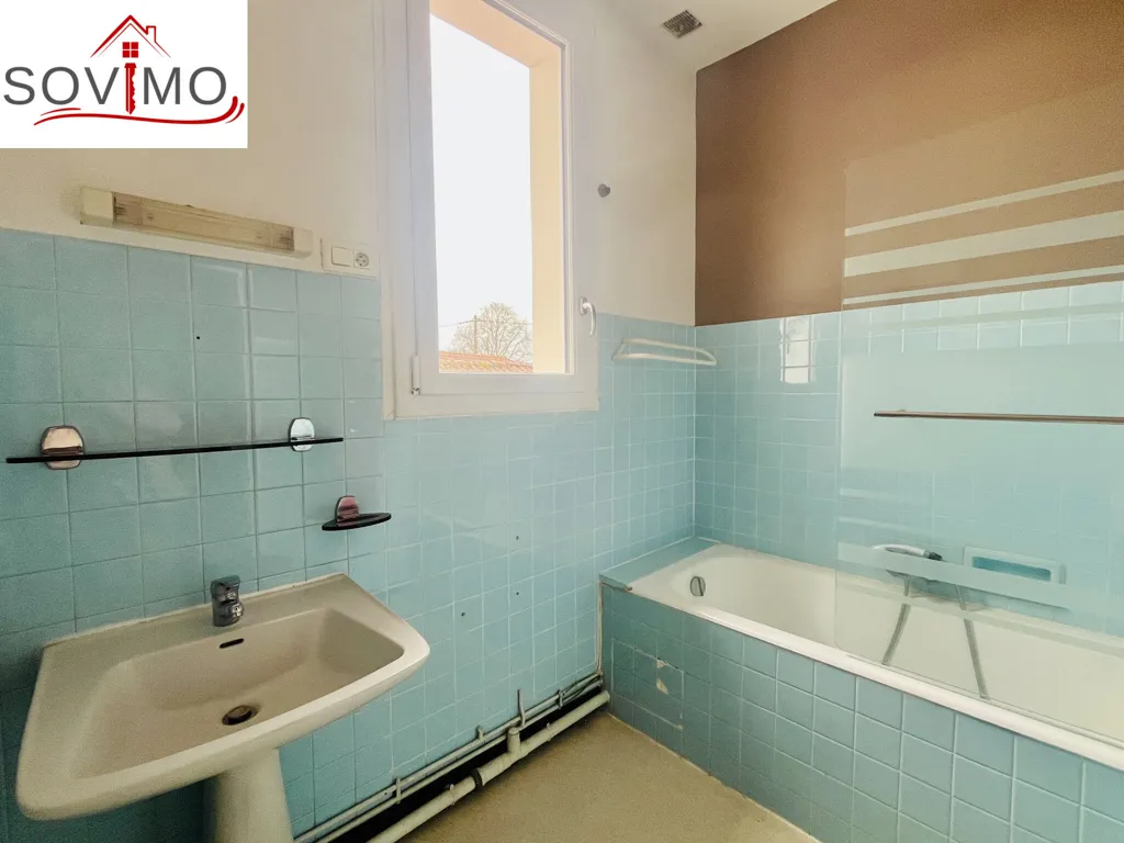 Salles de bain - Appartement T3 avec Jardin Commun à Roumazières