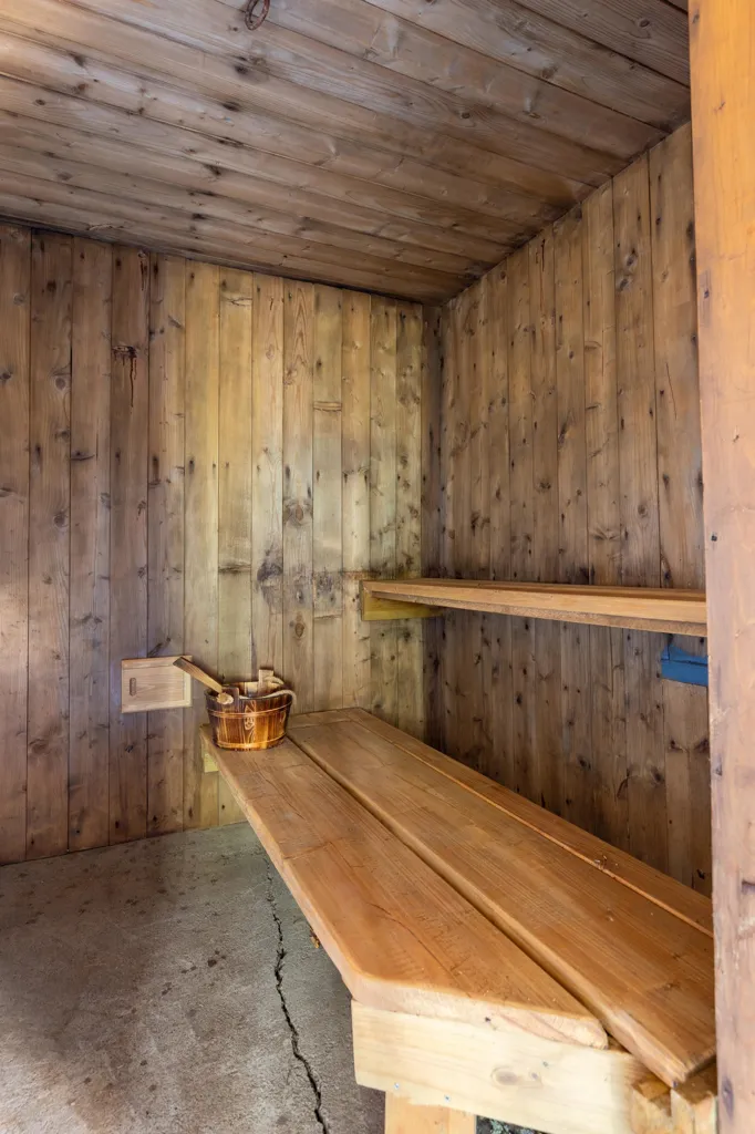 Pièces - Charming Farmhouse with Workshop in Salbohed