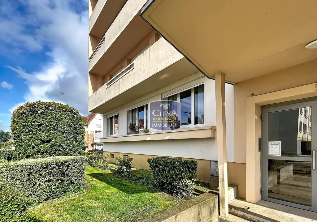 Välivaade - Charming 3-Bed Flat with Parking in Saint-Quentin