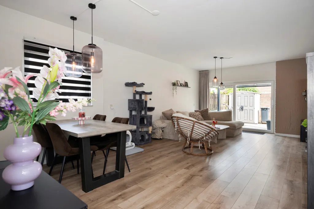Salle à manger - Ground Floor Apartment with Garden in Born