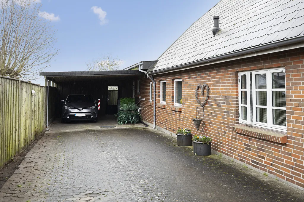 Garage - Maison 8 pièces à Korsør