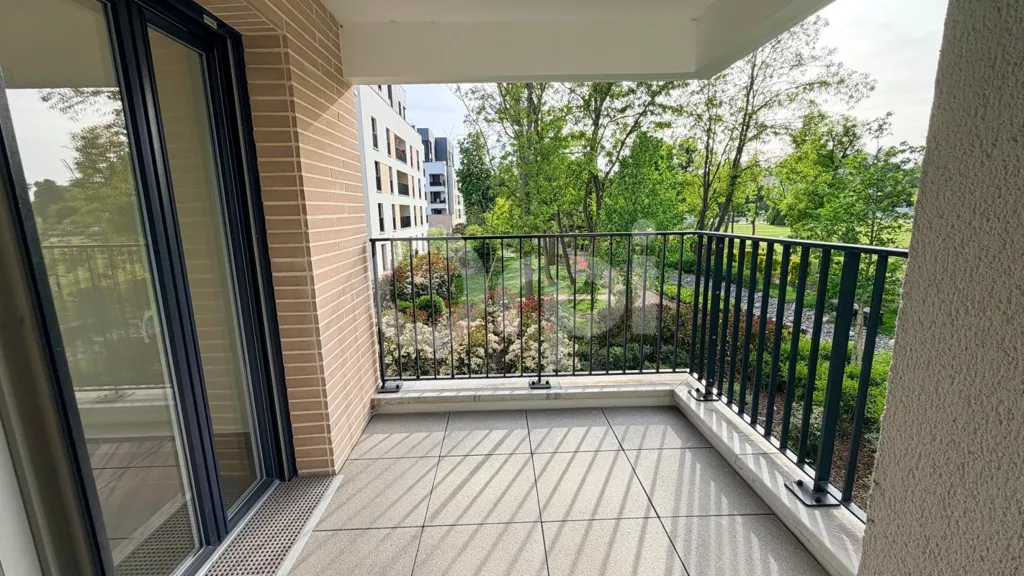 Rõdu - Modern Flat with Balcony in Vernouillet