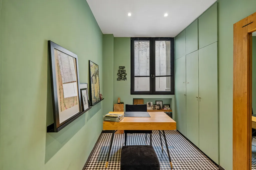 Kabinet - Haussmannian Flat with Balcony in Paris XVII