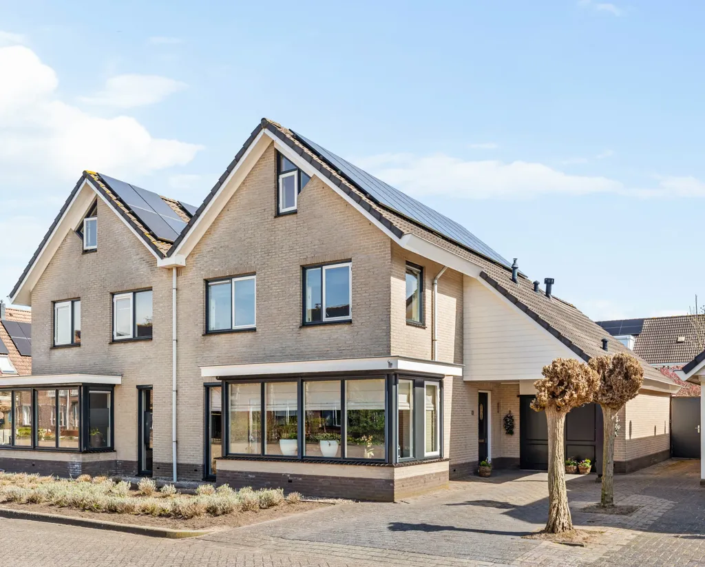 Välivaade - Spacious Two-Storey House with Garden in Hoogenboomstraat
