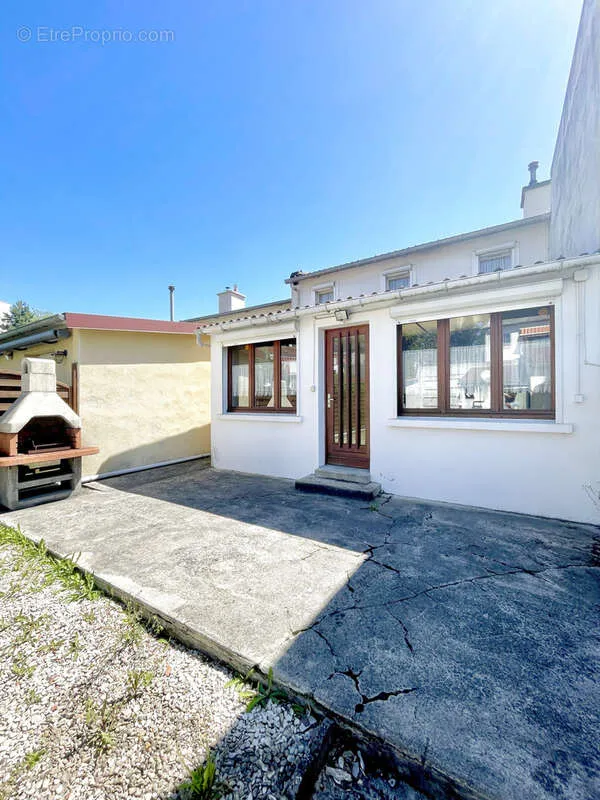 Terrasse - Maison à Réinventer avec Accès Véhicules à Remicourt