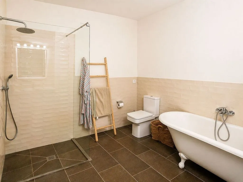 Vannitoad - Historic Villa with Pool in El Terreno
