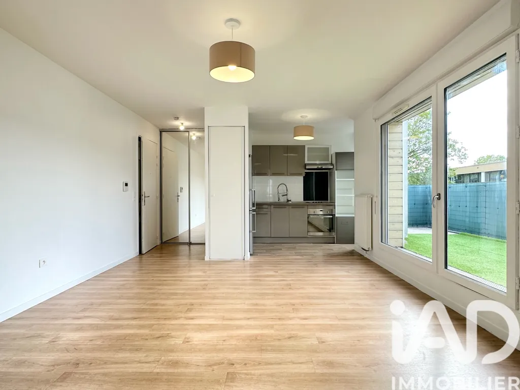 Elutuba - 2-toaline korter asukohas La Courneuve