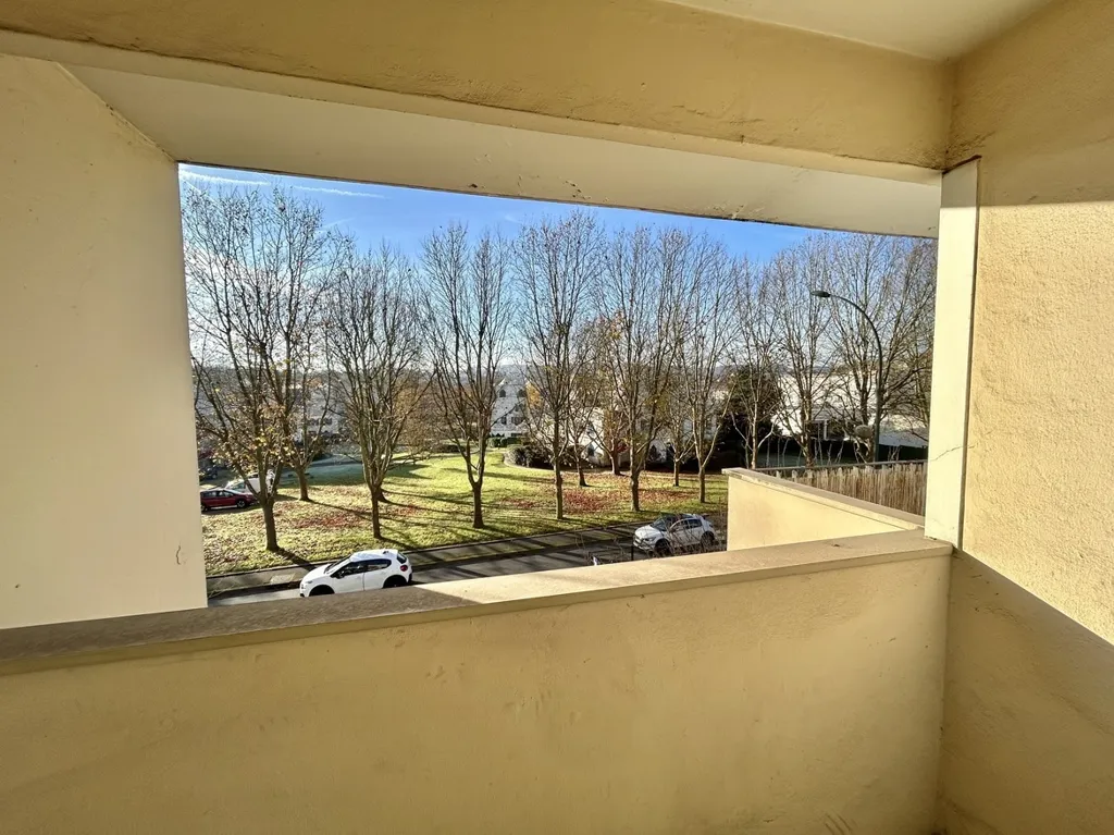 Rõdu - 3-Bed Apartment with Balcony in Palaiseau