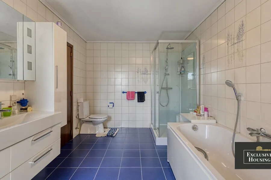 Salles de bain - Villa avec piscine et 4 chambres à vendre