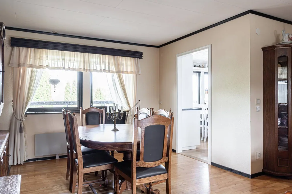 Dining Room - Sutteräng Villa with Balcony in Västmanland
