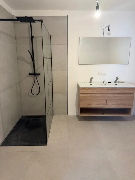 Salles de bain - Appartement 3 Chambres avec Bureau à Meix-devant-Virton