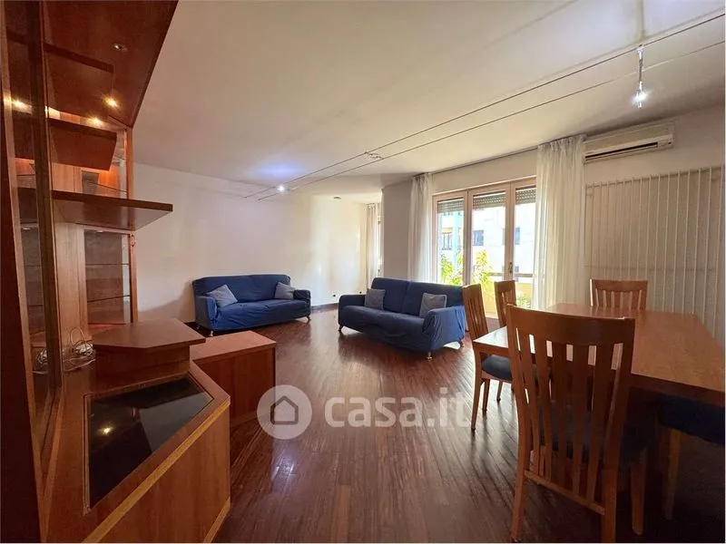 Elutuba - 4-Room Apartment with Balcony in Novara