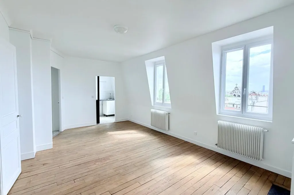 Pièces - Studio Rénové au Cœur de Montmartre