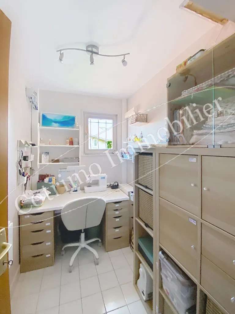 Bureau - Maison avec Piscine et Garage Double à Genas