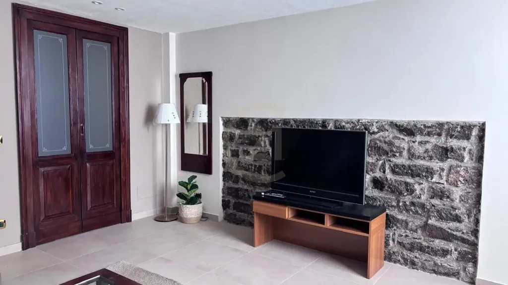Séjour - Rusticated Apartment with Metro Access in Catania