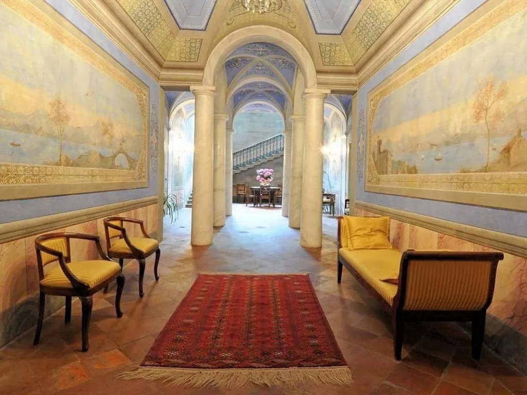 Flur - 11-Bedroom Neoclassical Villa in Capannori