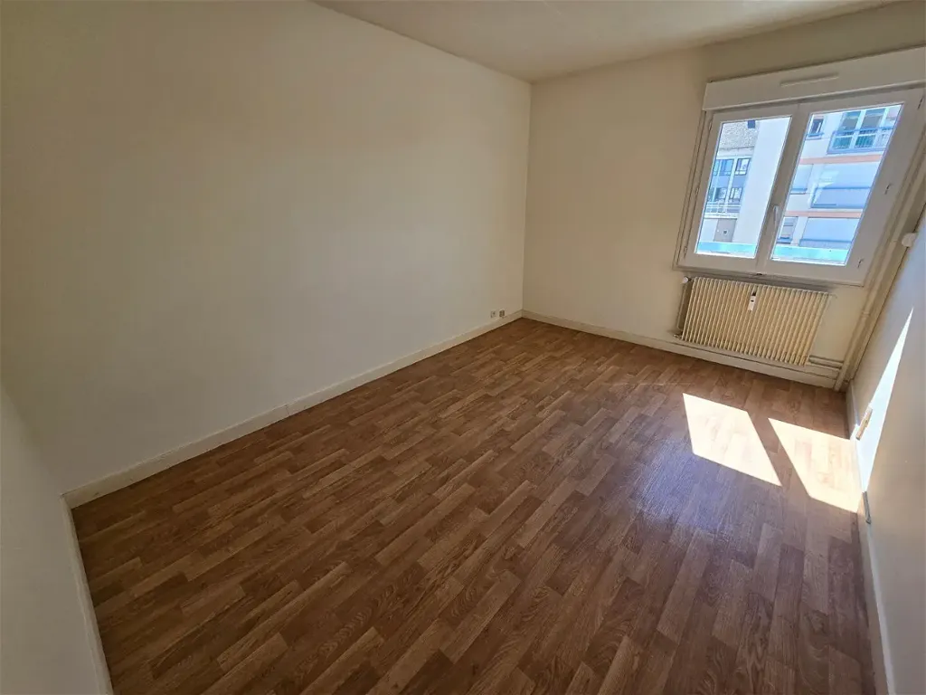 Toad - Bright 2-Bed Flat with Terrace in Troyes
