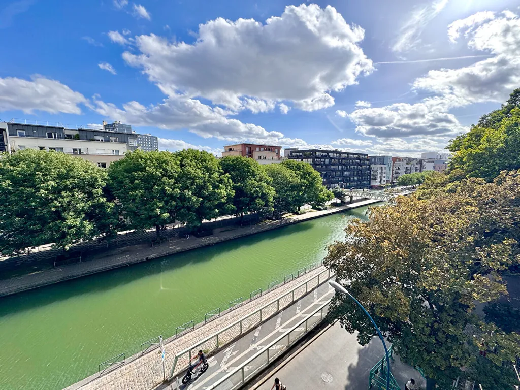 Apartment with Canal View in Pantin