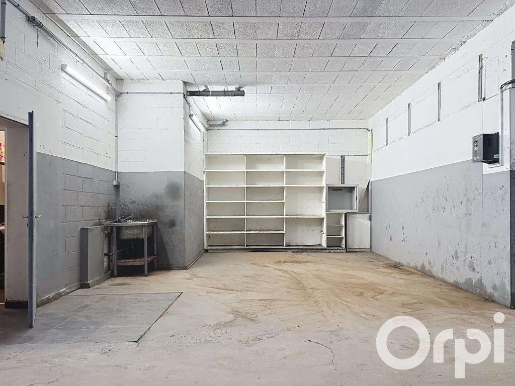 Garage - Immeuble Mixte avec Atelier et Appartement Loué à Saulx-les-Chartreux