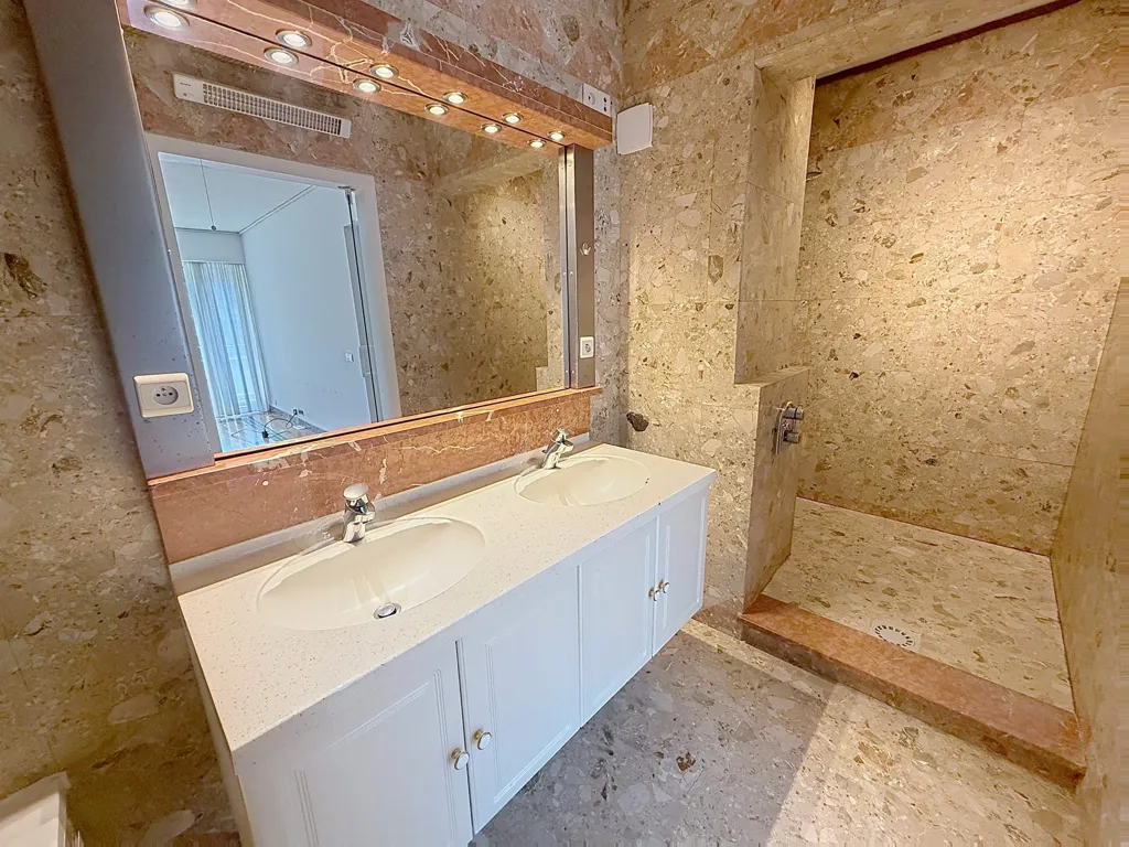 Vannitoad - Two-Bedroom Flat with Terraces in Dilbeek