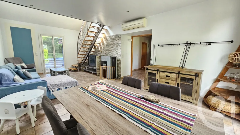 Salle à manger - Maison avec Piscine à Mamirolle