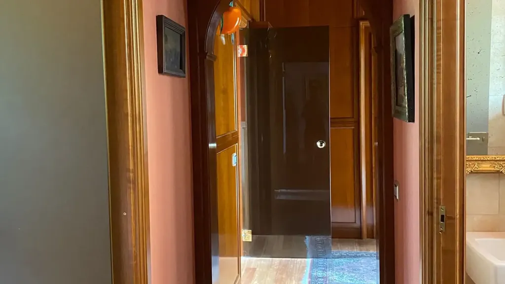 Entrée - Architecturally Unique Ground Floor Apartment in Piacenza