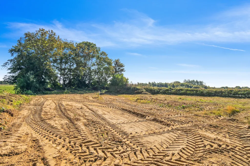Aed - Year-Round Plot with 5G Coverage in Skanderborg