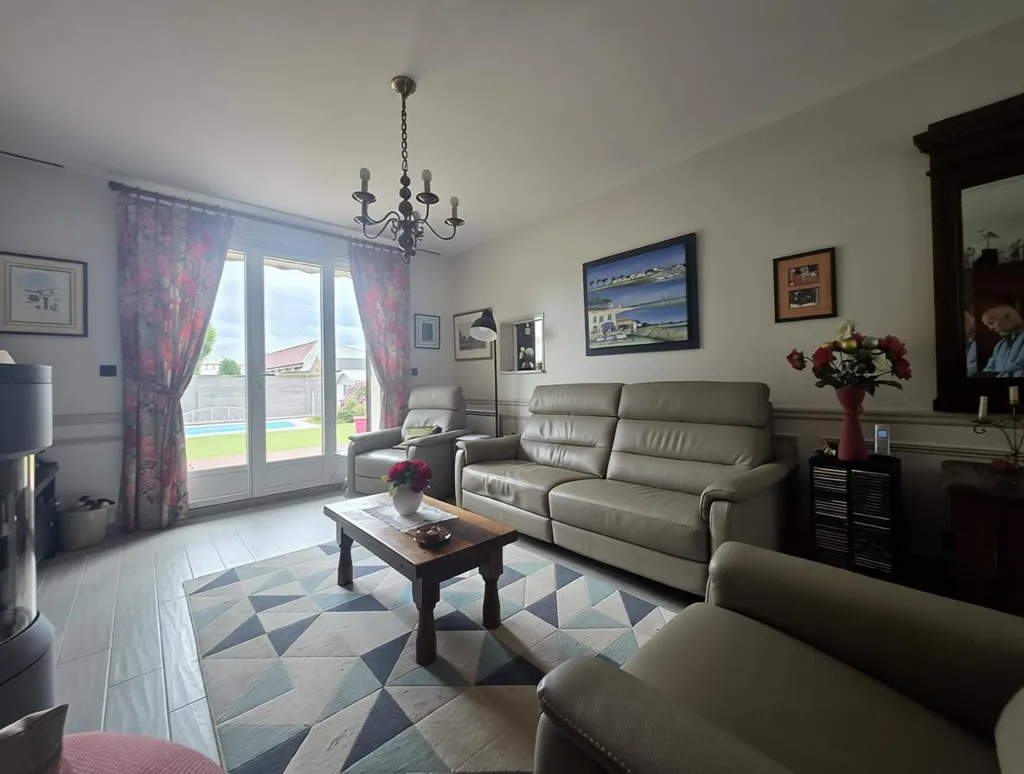 Living Room - House with Pool in Estrées-Saint-Denis