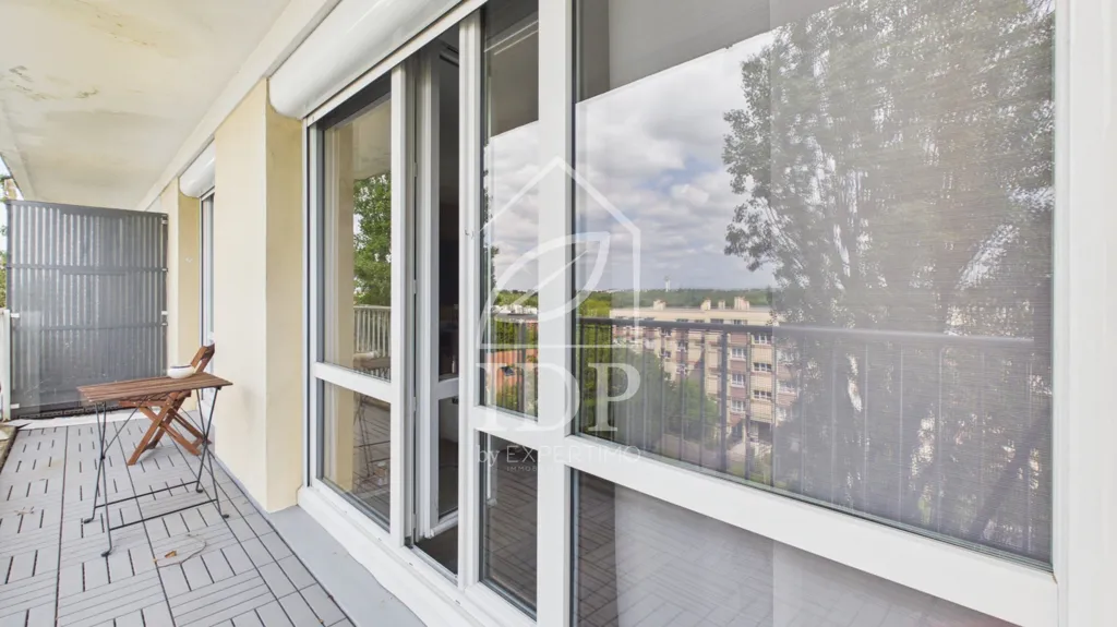 Rõdu - Fully Renovated 4-Piece with Balcony in Corbeil-Essonnes