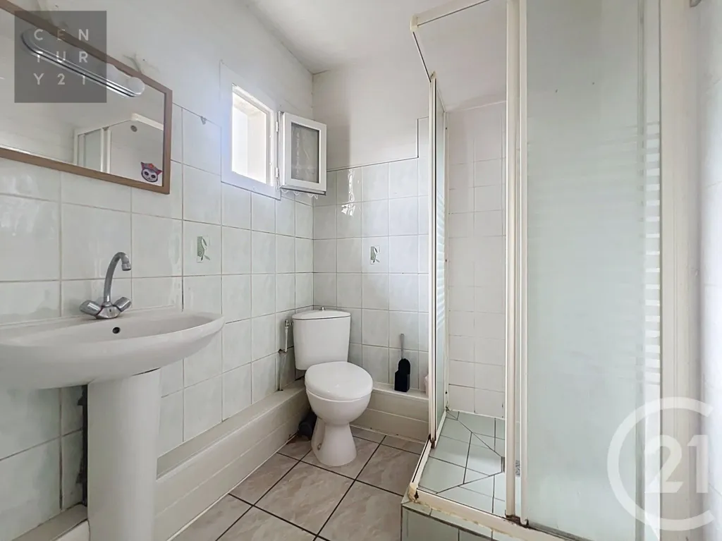 Salles de bain - Deux Appartements Indissociables avec Parking à Troyes