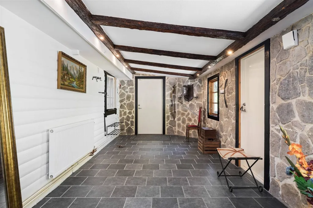 Entrée - Generations Home with Pool in Rural Setting