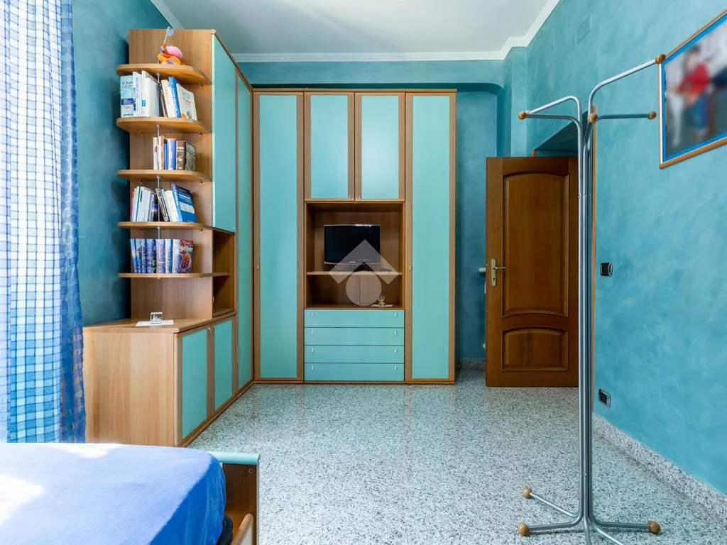 Chambres - 3-Room Apartment with Double Exposure in Rome