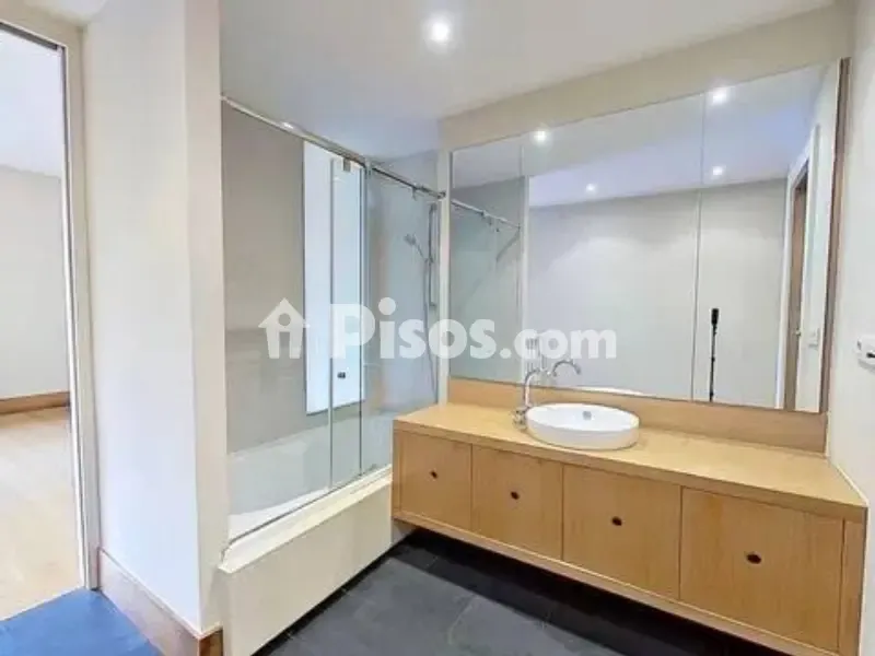 Vannitoad - Luxury Flat with Park Views in Indautxu