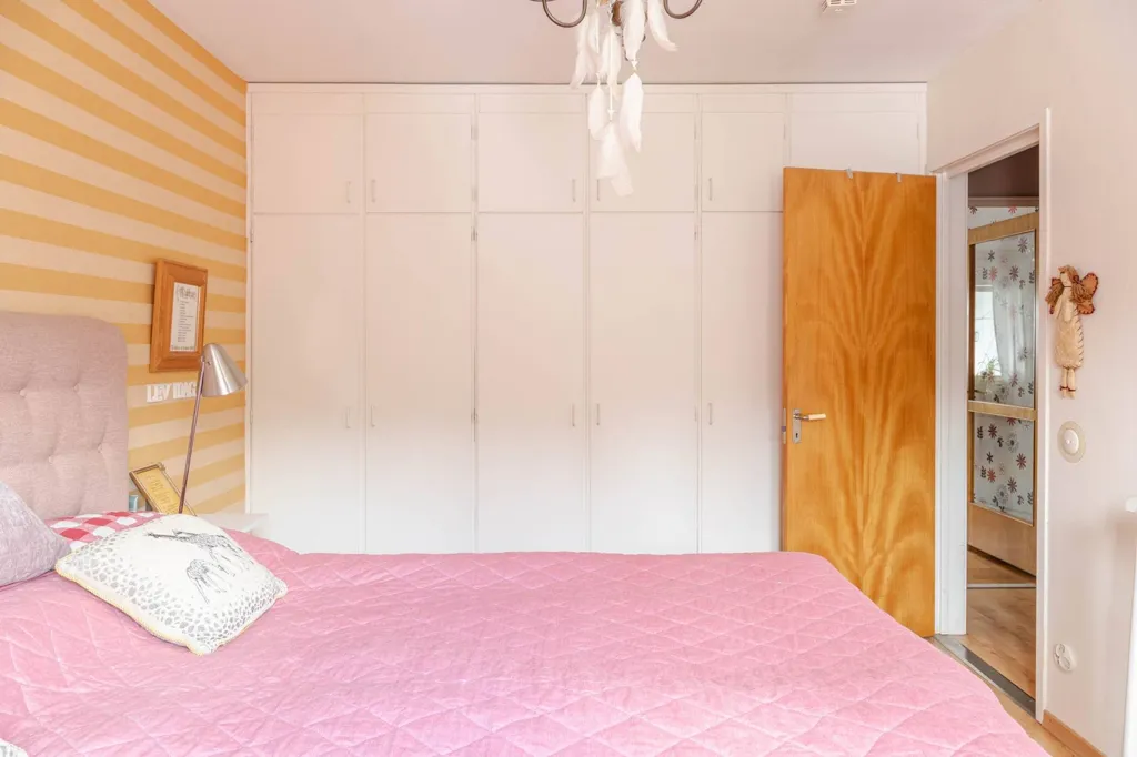 Magamistoad - Apartment with Balcony and Forest View in Eskilstuna