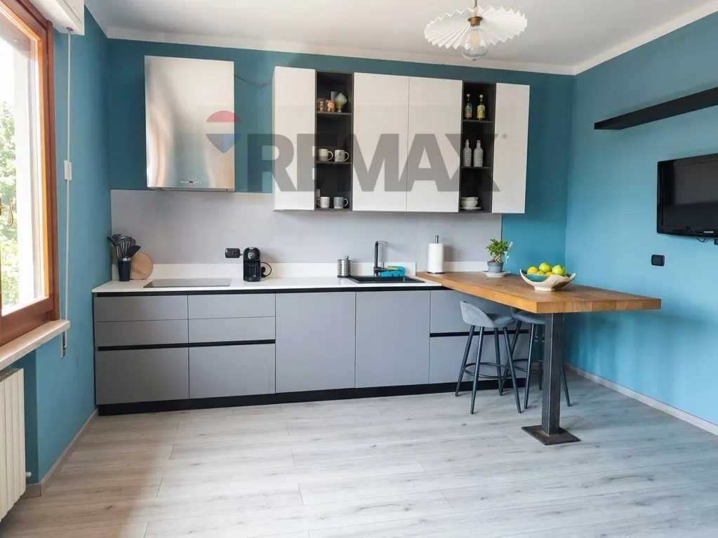 Cuisine - Four-Bedroom Apartment with Lake View in Marone