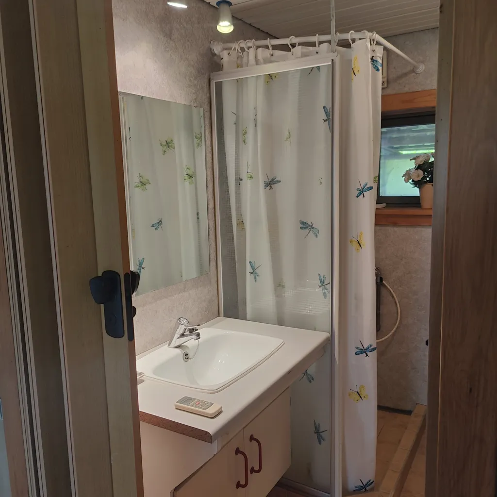 Salles de bain - Handcrafted Cottage with Unique Garden in Kielstrup