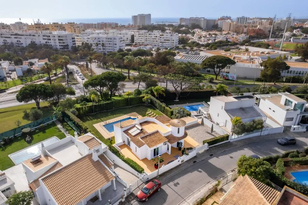 Õhuvaade - Detached House with Pool in Vilamoura