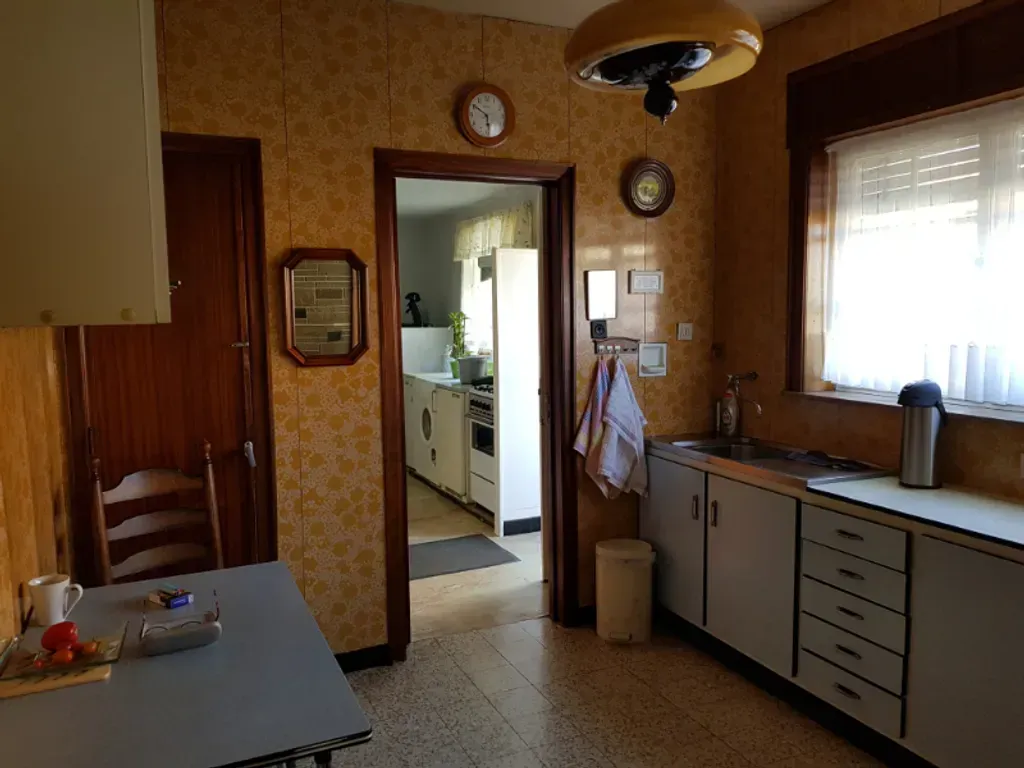 Cucina - Modernisable Bungalow with Garden in Lede