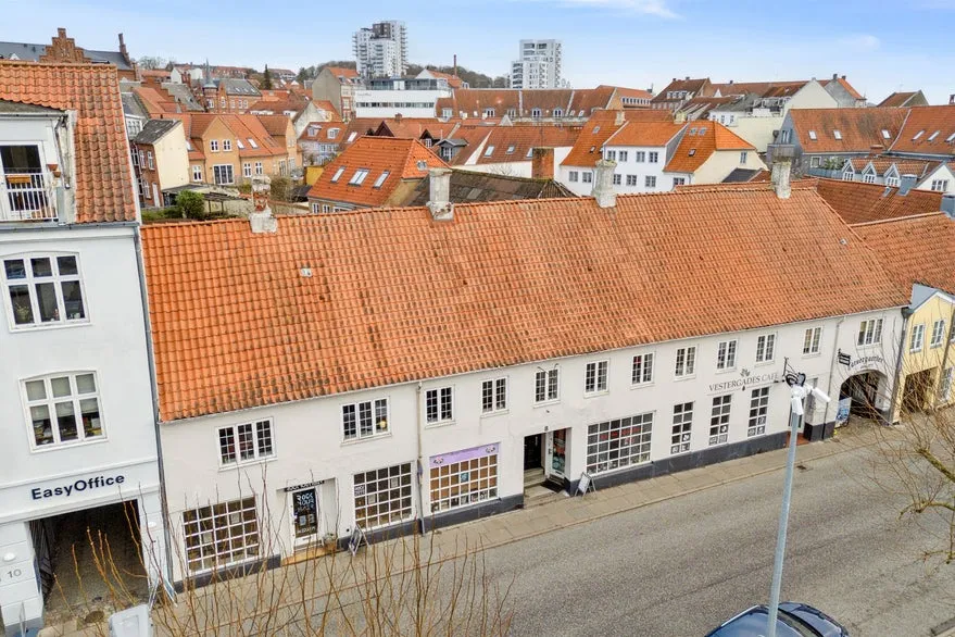 Extérieur - Mixed-Use Property with Historical Buildings in Randers C