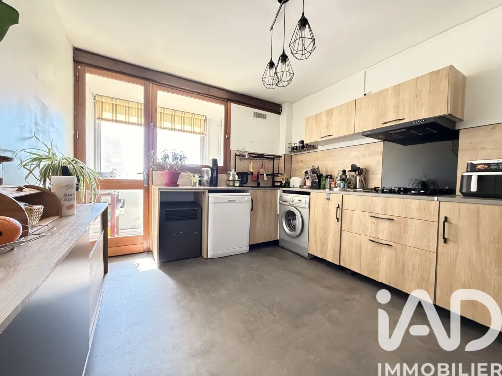Köök - Bright 3-Bedroom Apartment with Balcony in Tarbes Centre