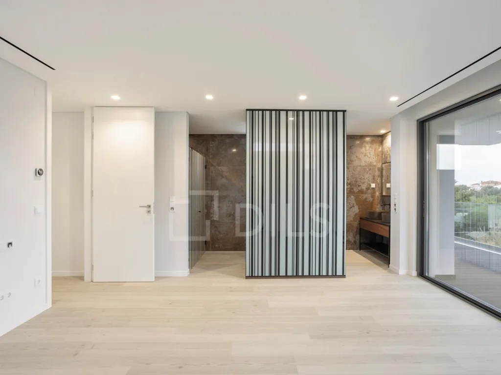 Esik - T5+3 House with Pool in Cascais