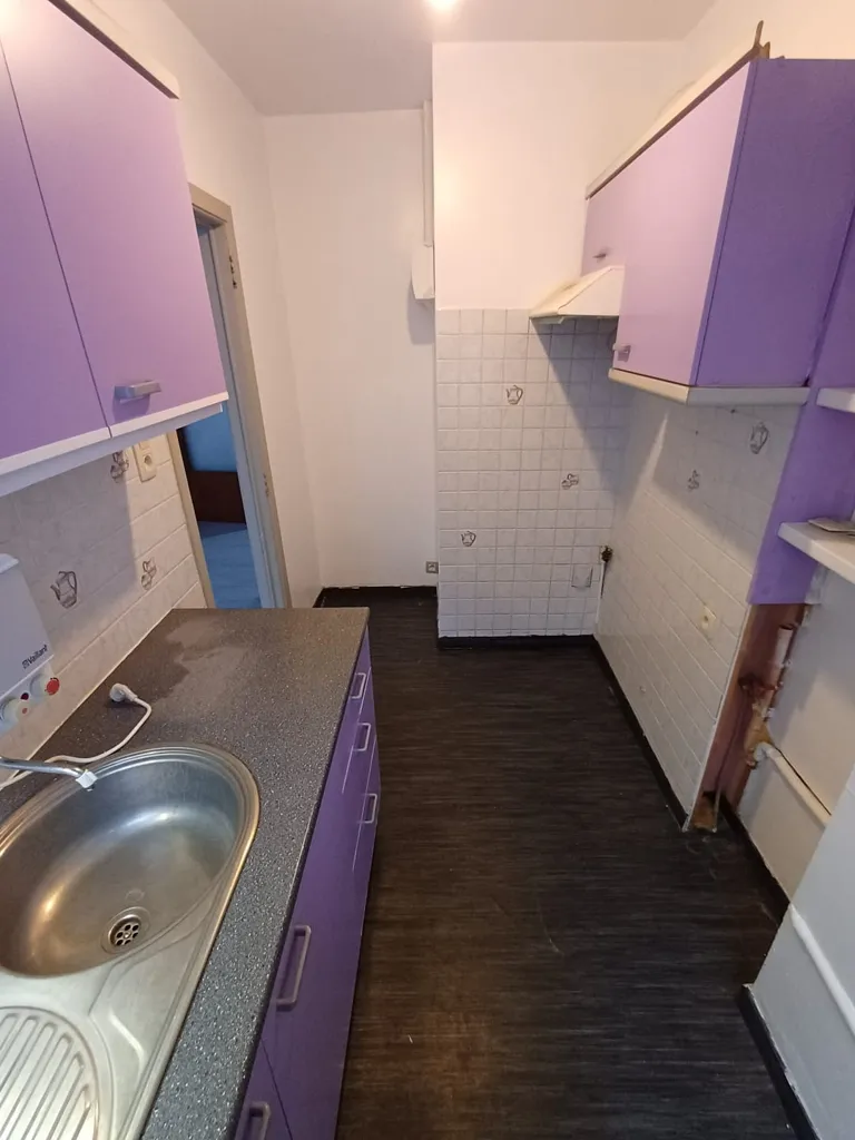 Kitchen - Spacious 2-Bedroom Apartment in Charleroi Centre