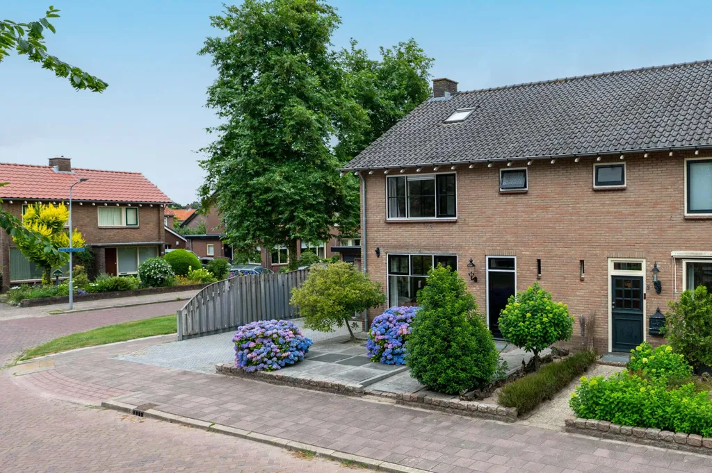 Välivaade - Two-Under-One Cap House with Garden in Garderen