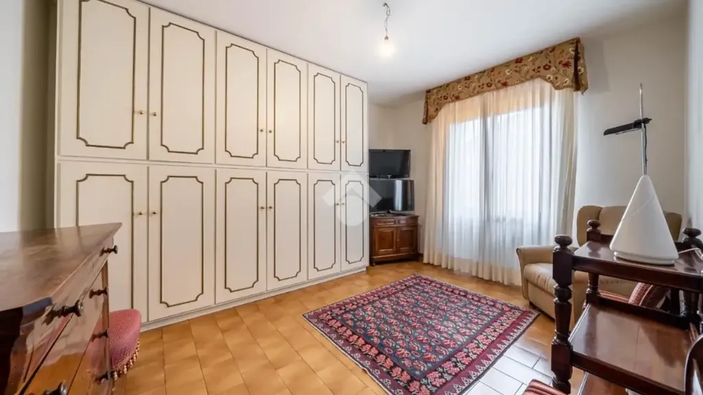 Chambres - Spacious Apartment with Garage in Rubiera Centre
