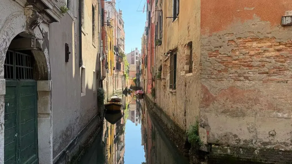 Aed - Restored Apartment with Terrace in Venice