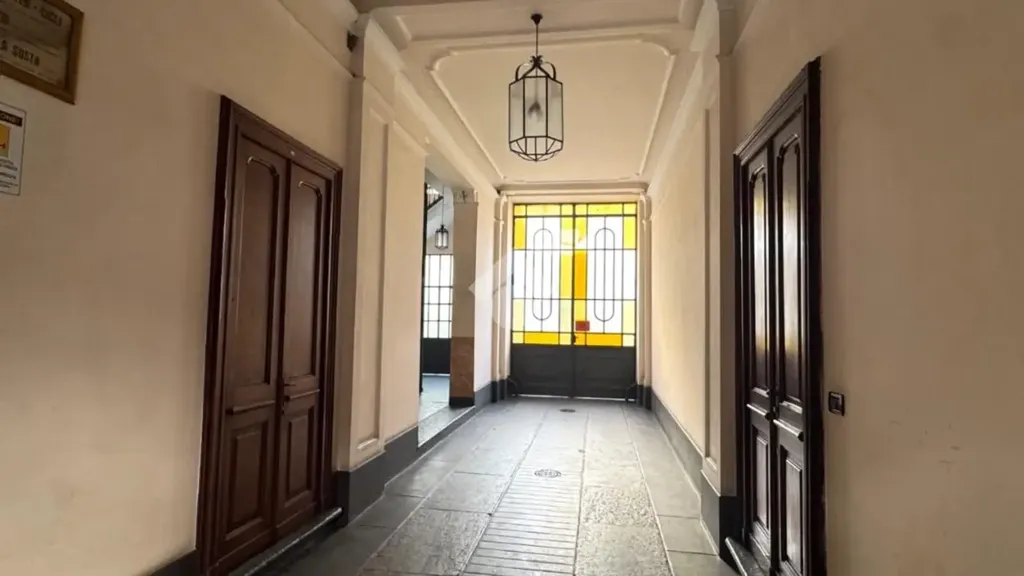 Esik - 2-Bedroom Apartment in Central Torino